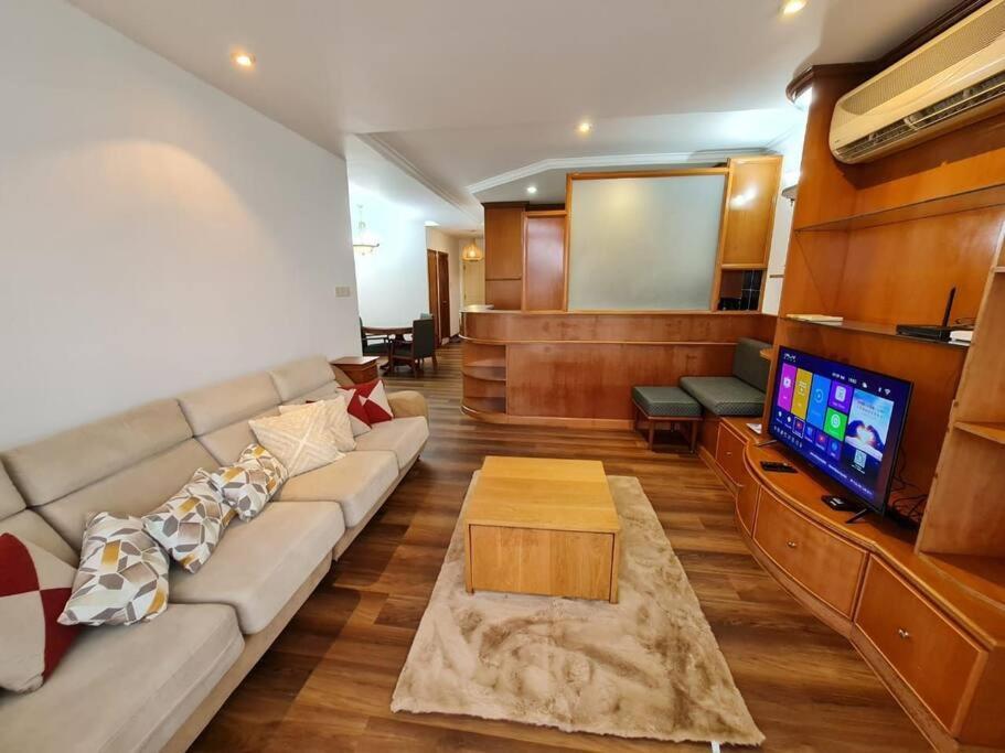 Lovely Waterfront Riverbank Suite With Pool A2 Kuching Exteriör bild