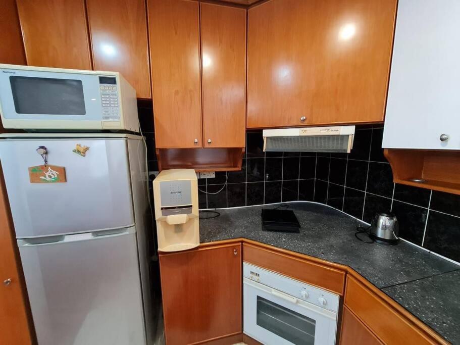 Lovely Waterfront Riverbank Suite With Pool A2 Kuching Exteriör bild